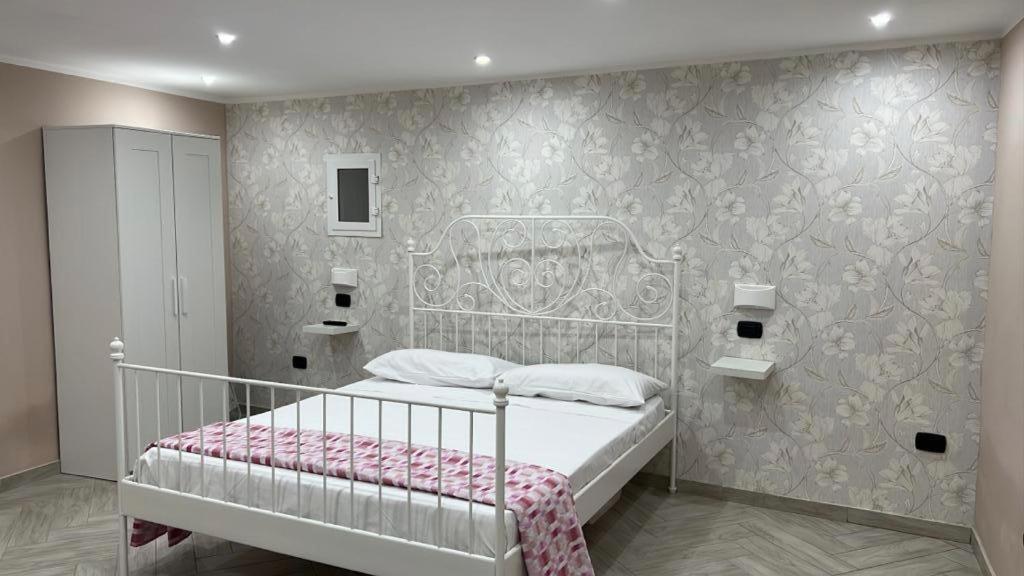Appartement La Dimora Di Vittoria à Naples Extérieur photo