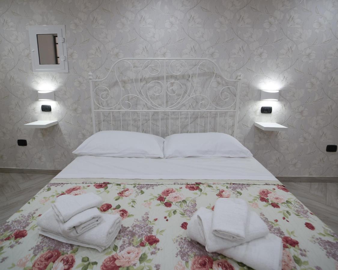 Appartement La Dimora Di Vittoria à Naples Extérieur photo