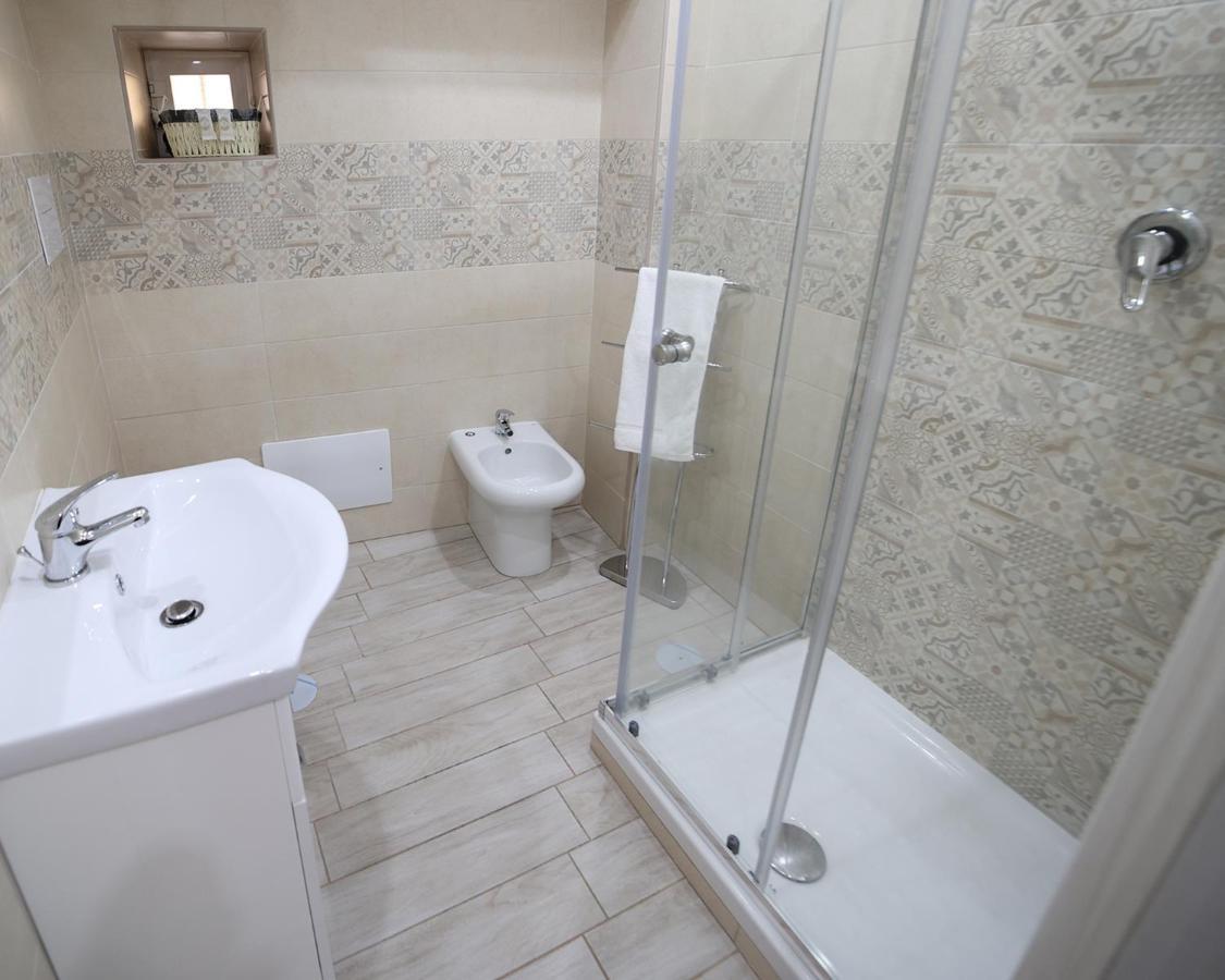 Appartement La Dimora Di Vittoria à Naples Extérieur photo
