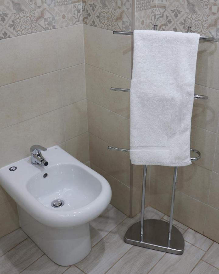 Appartement La Dimora Di Vittoria à Naples Extérieur photo