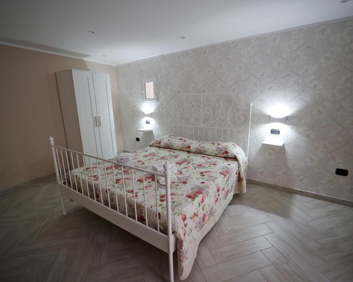 Appartement La Dimora Di Vittoria à Naples Extérieur photo