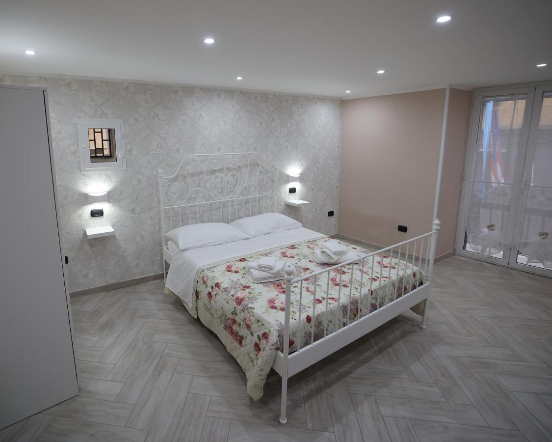 Appartement La Dimora Di Vittoria à Naples Extérieur photo