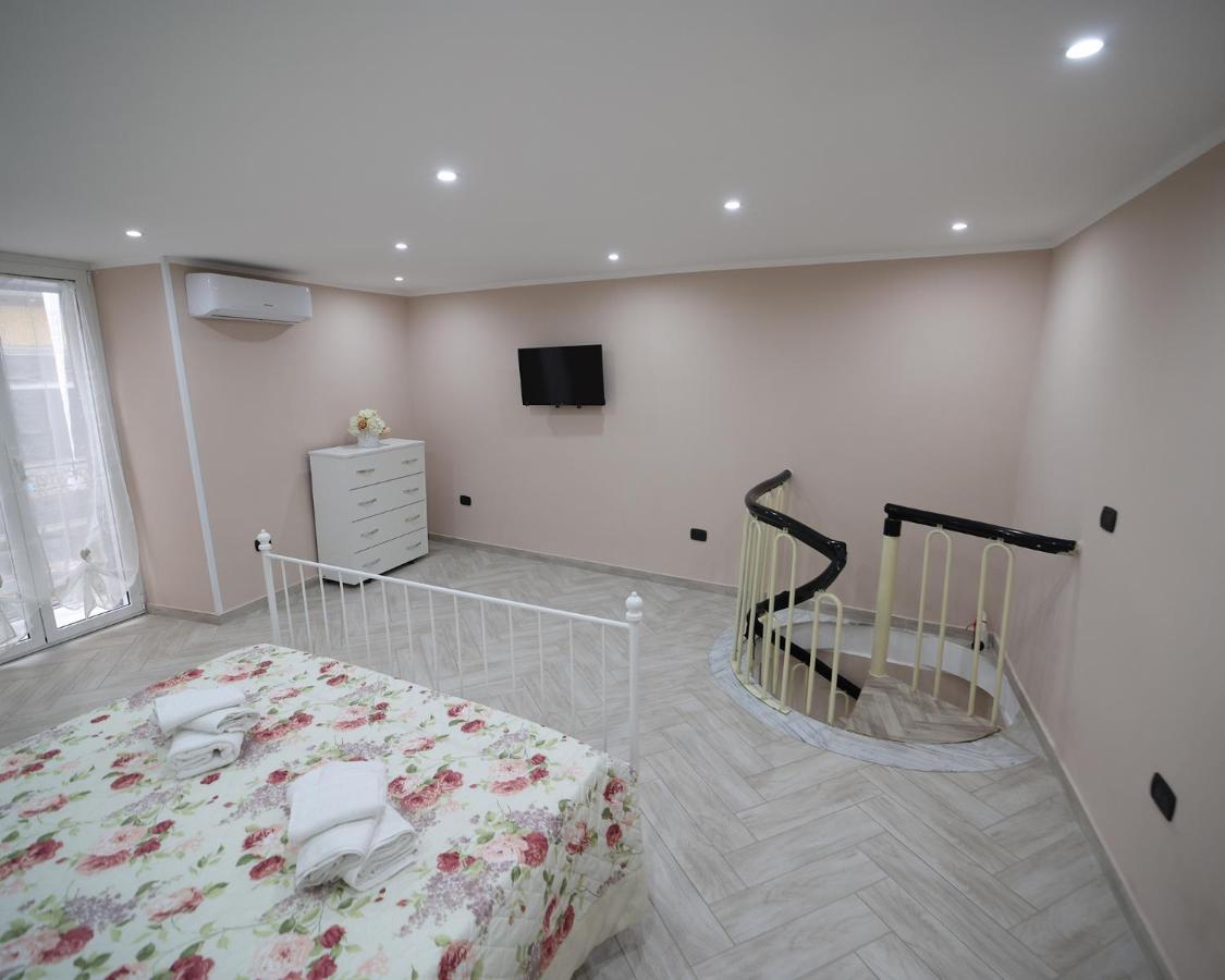 Appartement La Dimora Di Vittoria à Naples Extérieur photo